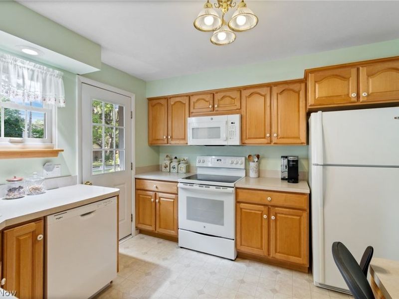 828 Eastview Avenue, Wadsworth, OH 44281 Photo 9