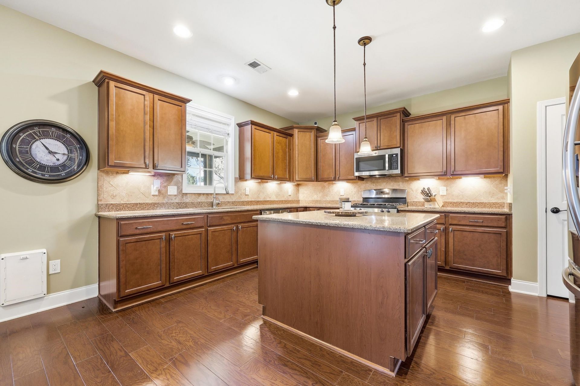 1161 Wyatt Ln.  Photo 4