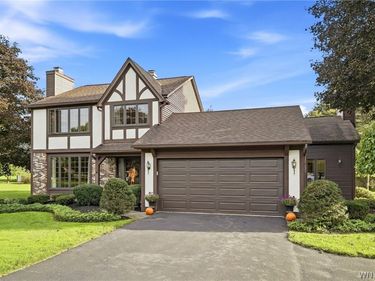 90 Pinewood , East Aurora, NY 14052