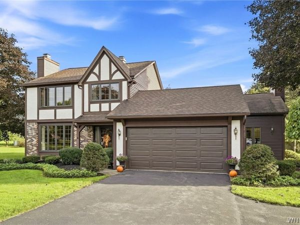 90 Pinewood, East Aurora, NY 14052
