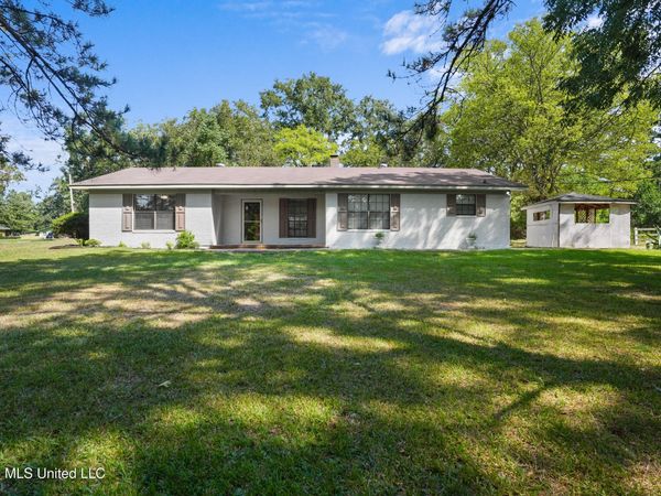 130 Western Hills Drive, Jackson, MS 39212