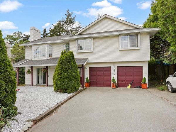 877 Admirals Rd , Esquimalt, BC V9A 2P1