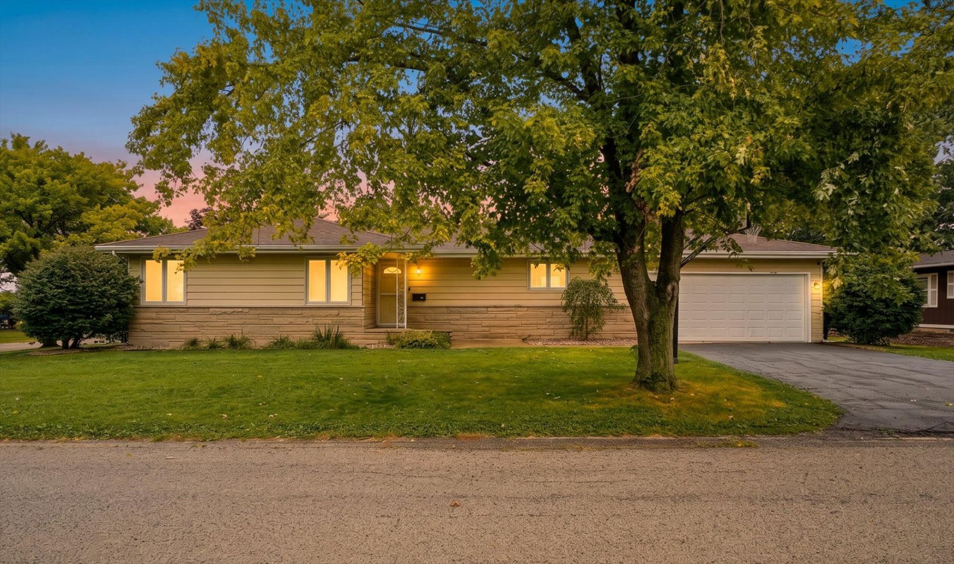 702 Wilson Avenue, Hoopeston, IL 60942 Main Photo