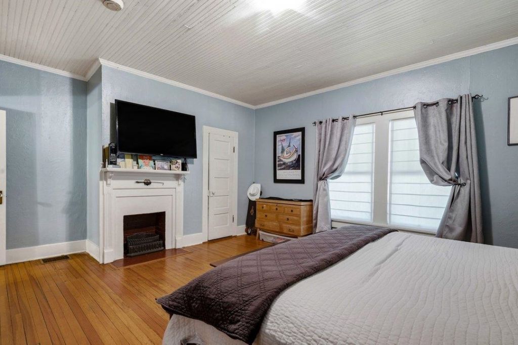 608 Main St. Photo 24