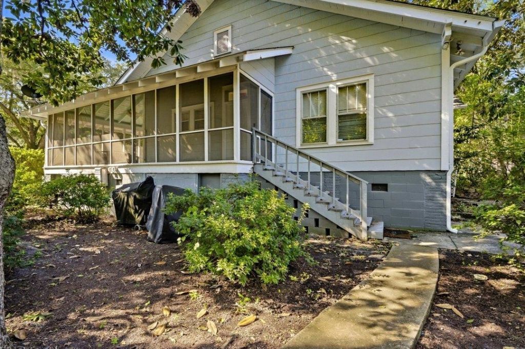 608 Main St. Photo 37