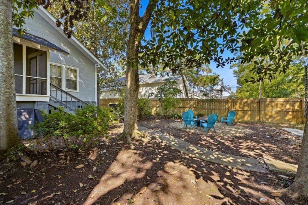 608 Main St. Photo 42
