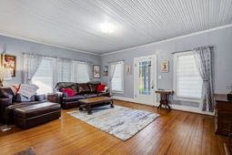 608 Main St. photo 4