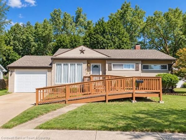 734 Elmwood Drive, Fenton, Mi 48430