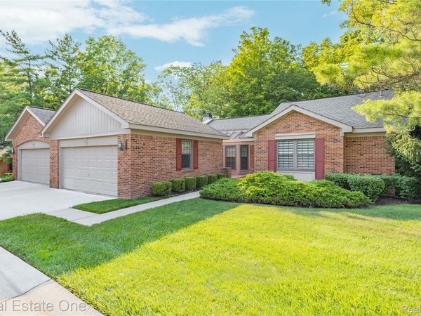 7332 Meadowridge Circle , West Bloomfield Township, Mi 48322