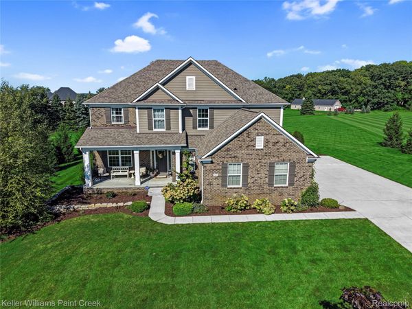 137 Crestview Drive, Oakland Township, Mi 48306