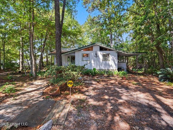 9204 Live Oak Avenue, Ocean Springs, MS 39564