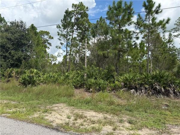 1012 Truman AVE , LEHIGH ACRES, FL 33972