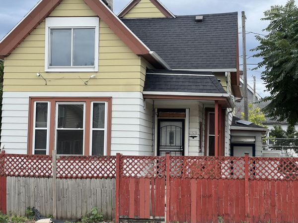 1023 W Greenfield Ave, Milwaukee, WI 53204