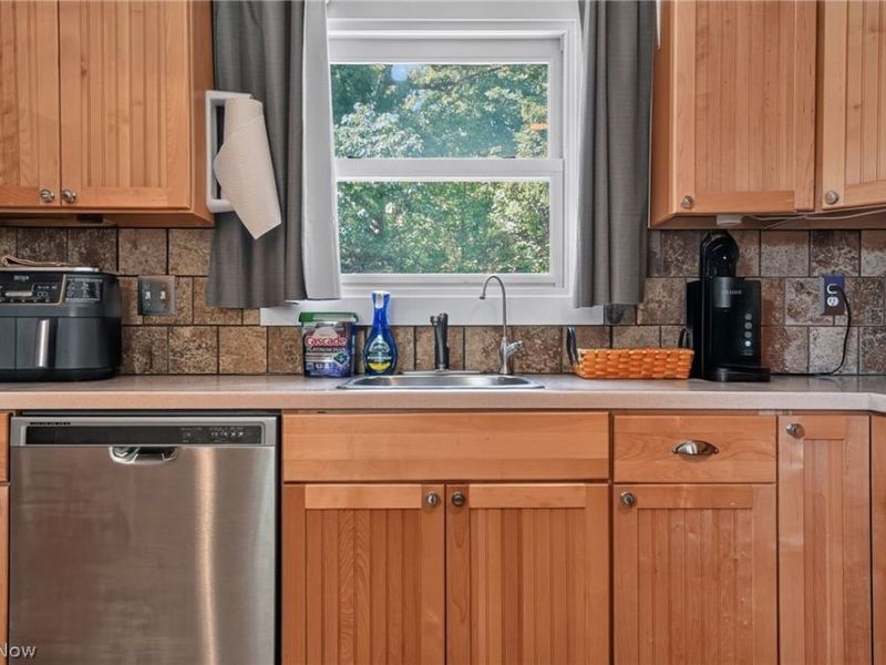 15414 Lakeshore Drive, Burton, OH 44021 Photo 10