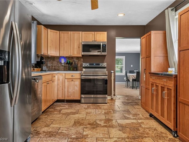 15414 Lakeshore Drive, Burton, OH 44021 Photo 11