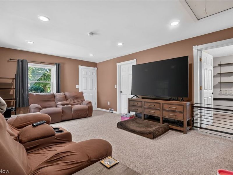 15414 Lakeshore Drive, Burton, OH 44021 Photo 12