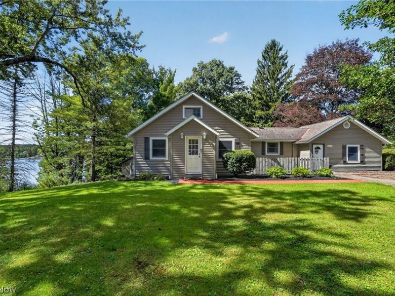 15414 Lakeshore Drive, Burton, OH 44021 Photo 3