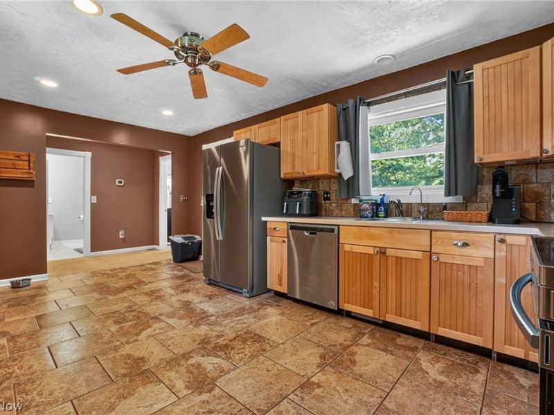 15414 Lakeshore Drive, Burton, OH 44021 Photo 9