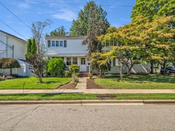 170 Park Lane , Massapequa, NY 11758
