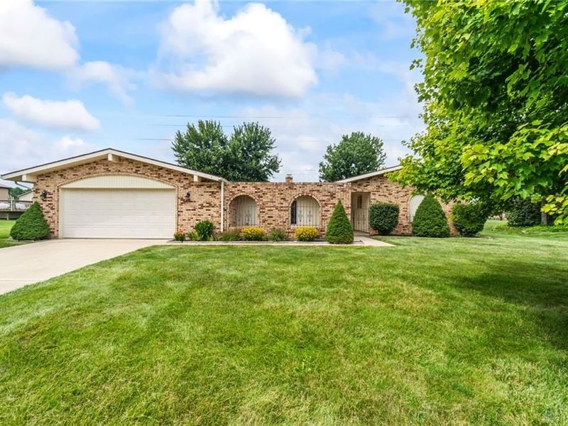 845 Burnside Drive, Tipp City, OH 45371 Photo 1