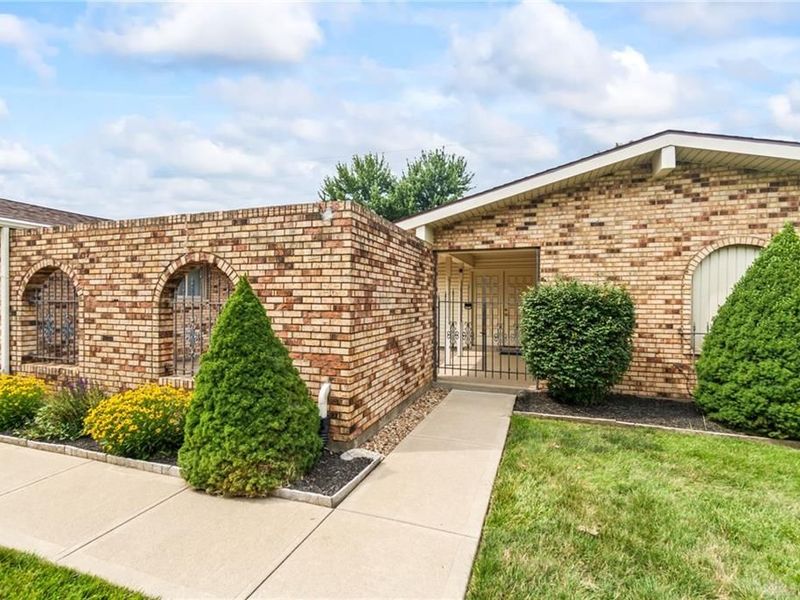 845 Burnside Drive, Tipp City, OH 45371 Photo 5