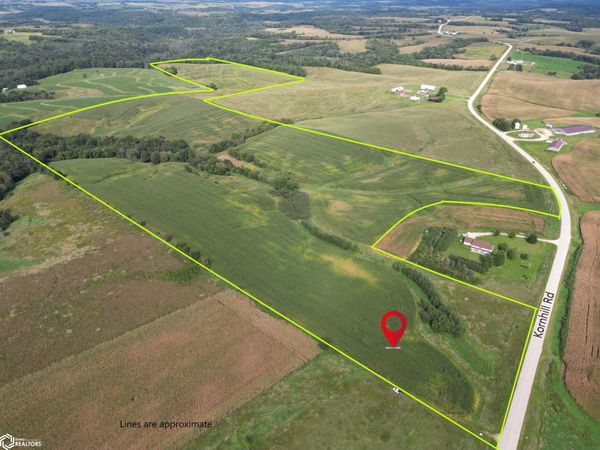 Kornhill Road, Wadena, IA 52142