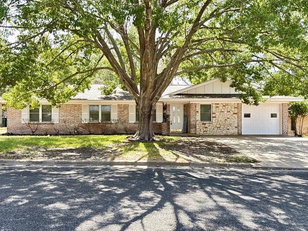 2512 Lowrey Drive , Gatesville, TX 76528