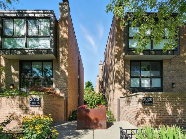 3012 N Waterloo Court , Unit 10, Chicago, IL 60657