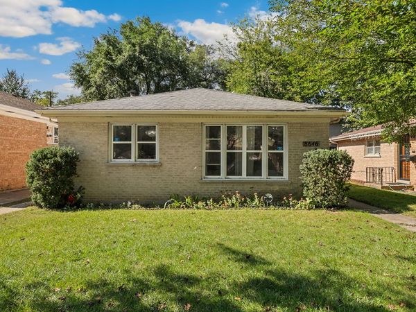 8646 Gross Point Road, Skokie, IL 60077