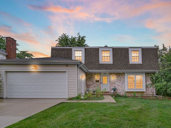 910 KNIGHTSBRIDGE Lane , Schaumburg, IL 60195