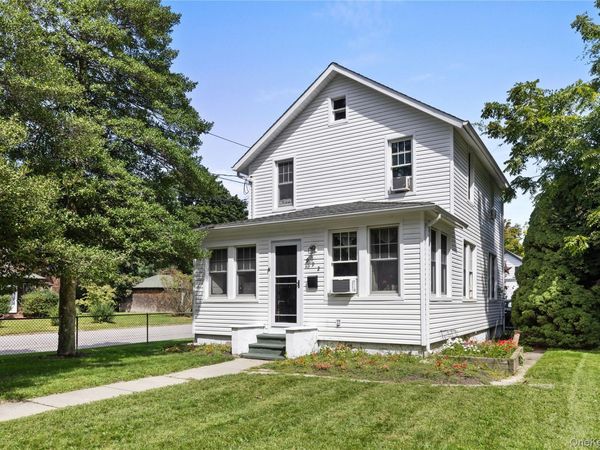 992 Roanoke Avenue , Riverhead, NY 11901