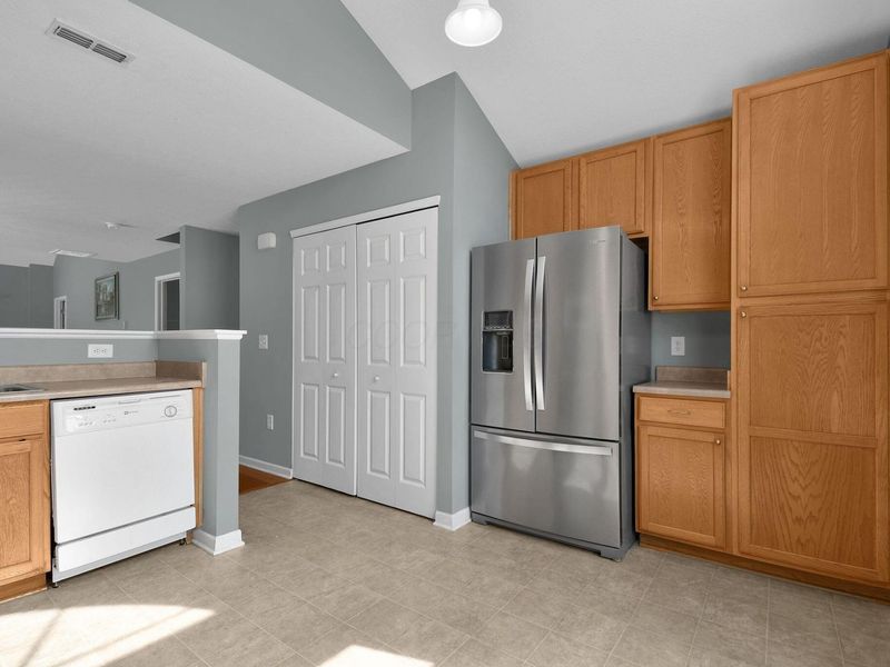 8410 Diversey Loop , Unit 601, Blacklick, OH 43004 Photo 12