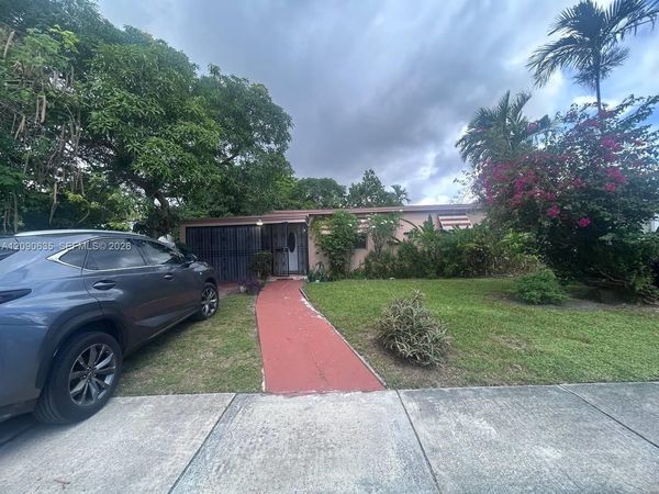 105 NW 122nd St , North Miami, FL 33168