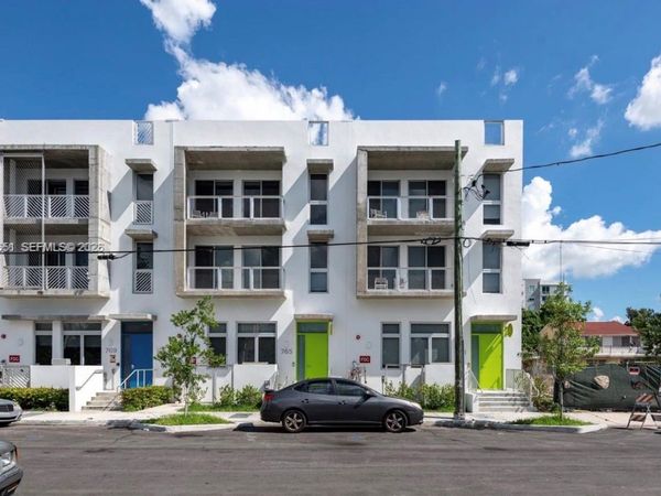 769 NW 1st St , Unit 302, Miami, FL 33128