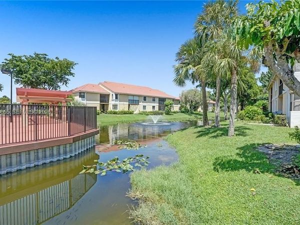 5821 Riverside Dr , Unit 304B2, Coral Springs, FL 33067