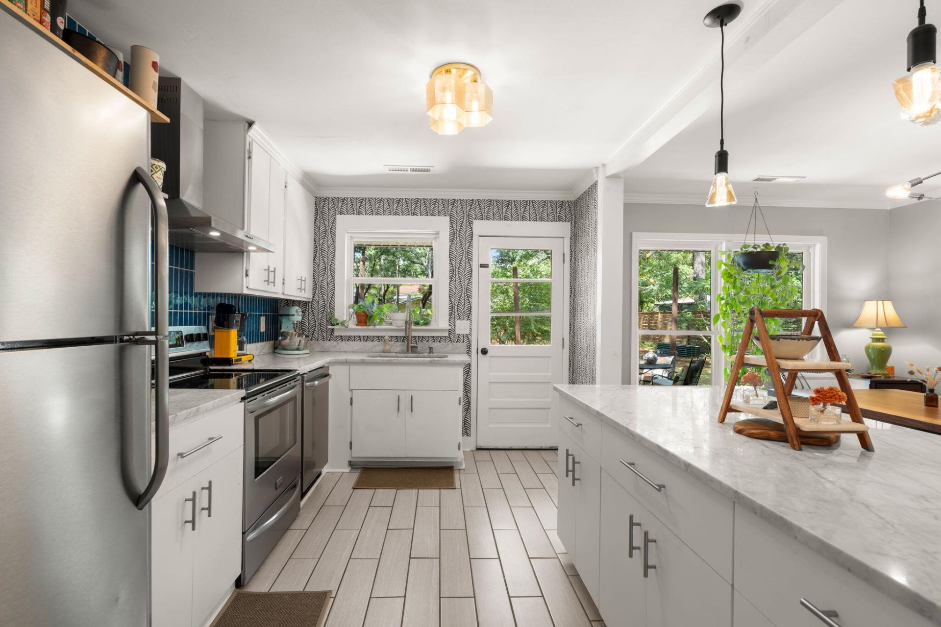 1047 Honeysuckle Lane Photo 13
