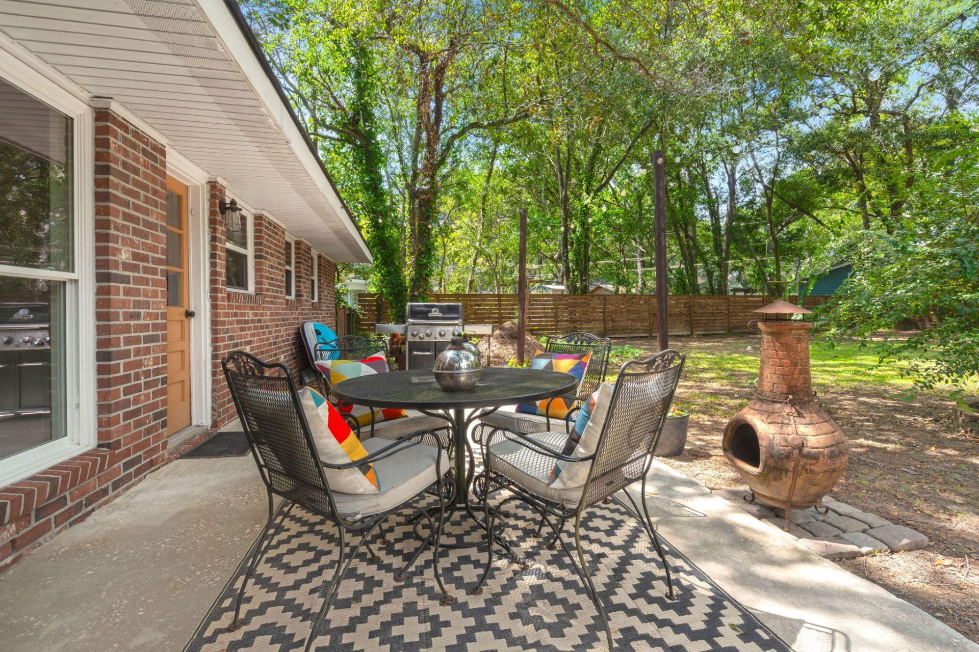 1047 Honeysuckle Lane Photo 23