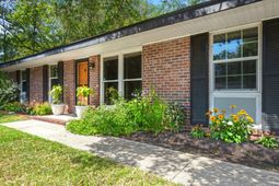 1047 Honeysuckle Lane photo 4