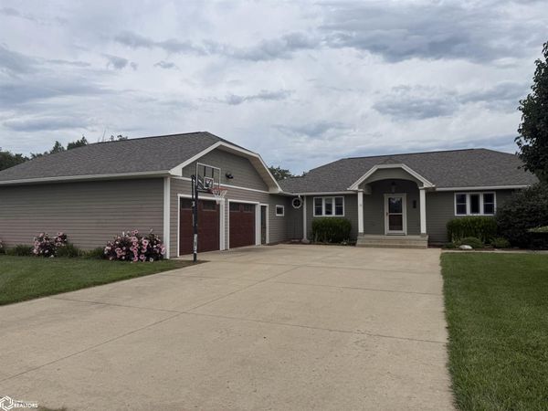 112 Des Moines Street, Keosauqua, IA 52565