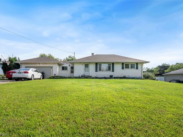 1187 Meadowbrook Boulevard , Brunswick, OH 44212