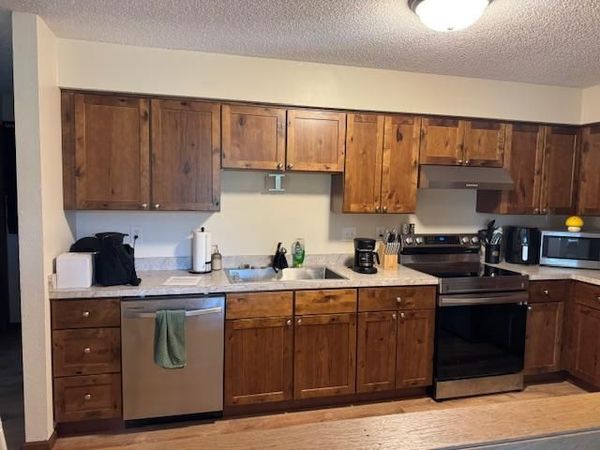 240 Hallam Avenue S, Mahtomedi, MN 55115