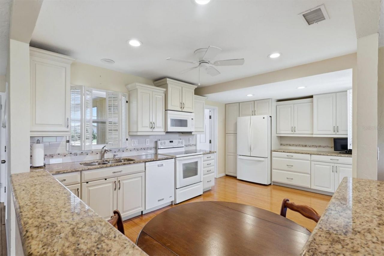 3262 Brockton Lane, Unit 608, Sarasota, FL 34239 Photo