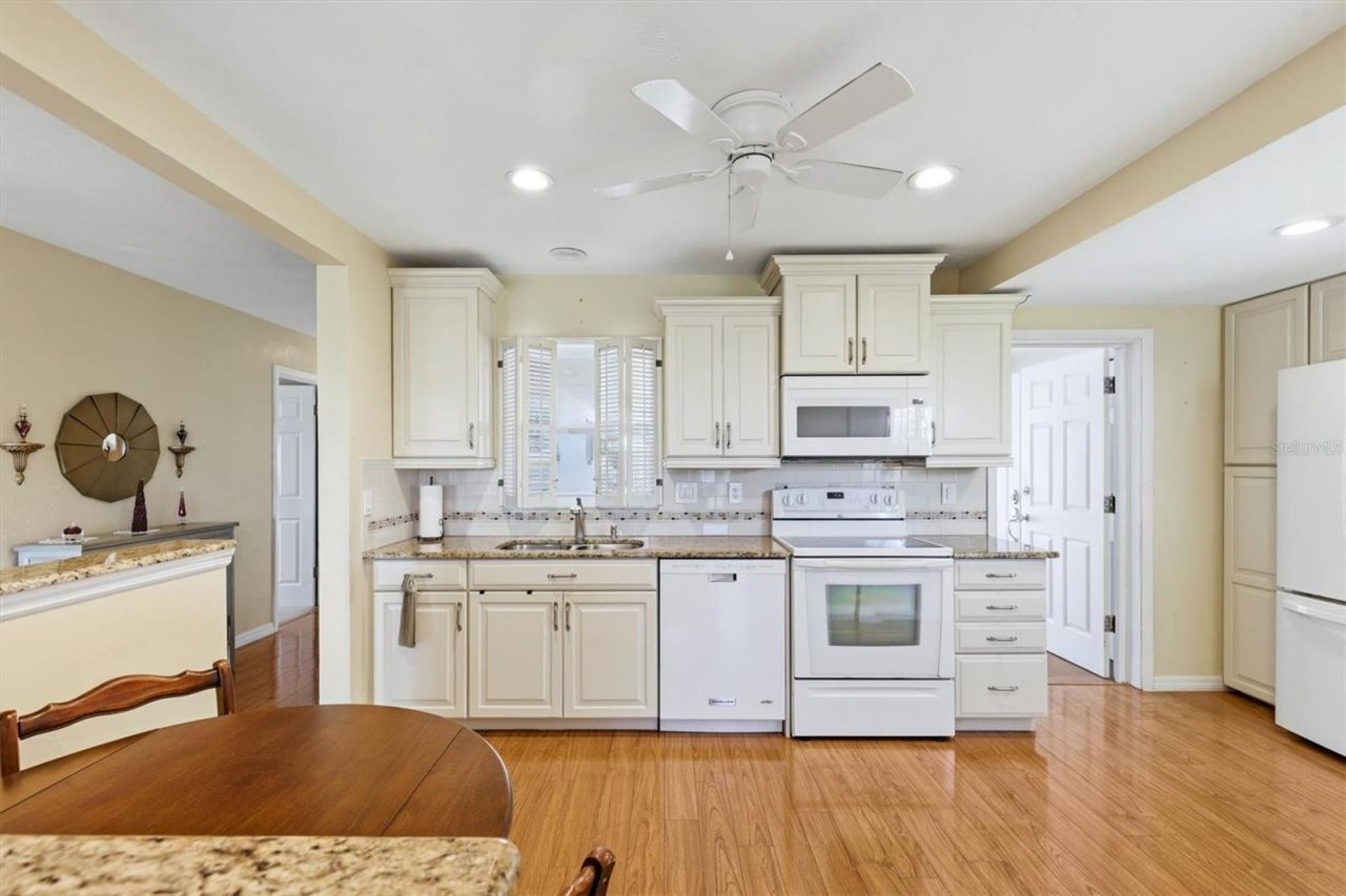 3262 Brockton Lane, Unit 608, Sarasota, FL 34239 Photo