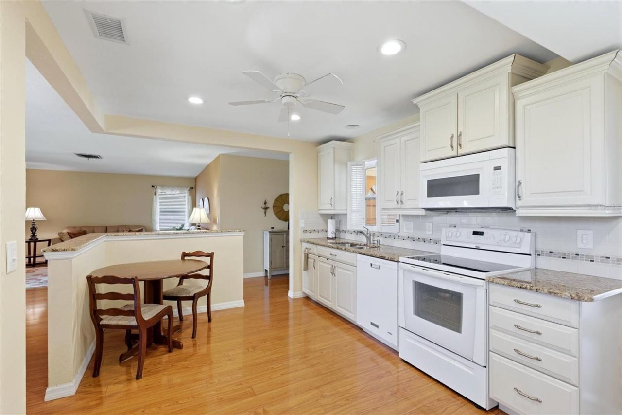 3262 Brockton Lane, Unit 608, Sarasota, FL 34239 Photo