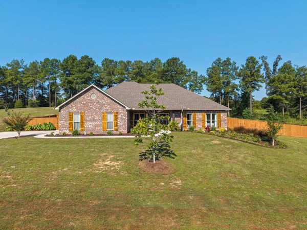 19 Garret Ln., Ellisville, MS 39437
