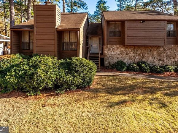 8642 Plumtree Drive, Riverdale, GA 30274