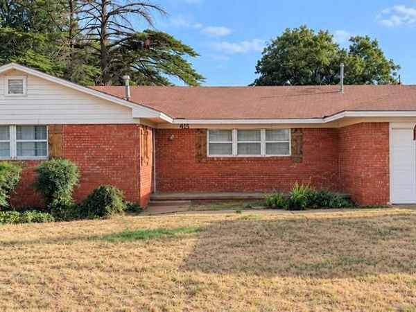 415 E Chestnut Road, Hollis, OK 73550