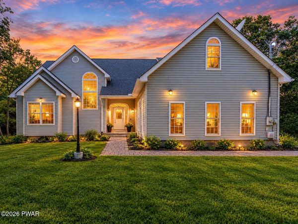 162 Oak Ridge Drive , Milford, PA 18337