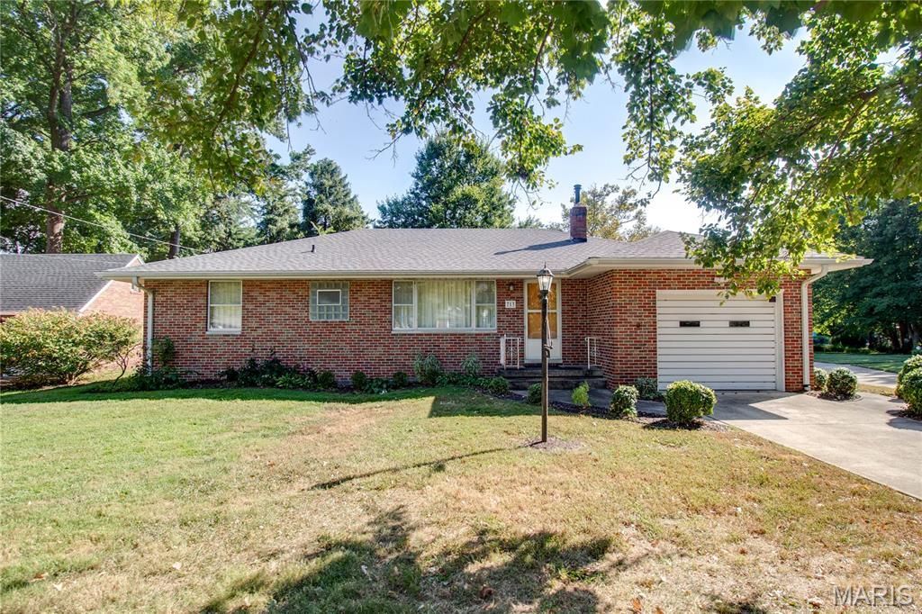 713 Ramona Place, Godfrey, IL 62035 Main Photo