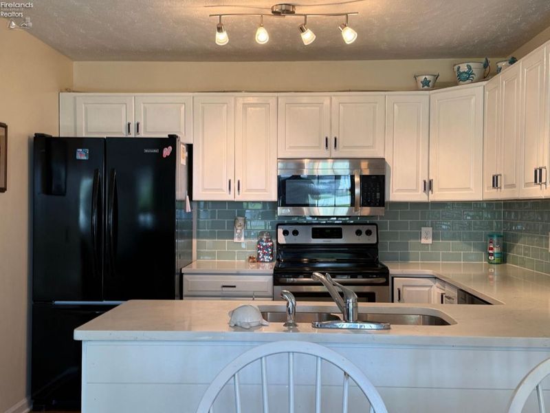 111 W Lakeshore Drive, Unit 2B, Kelleys Island, OH 43438 Photo 8
